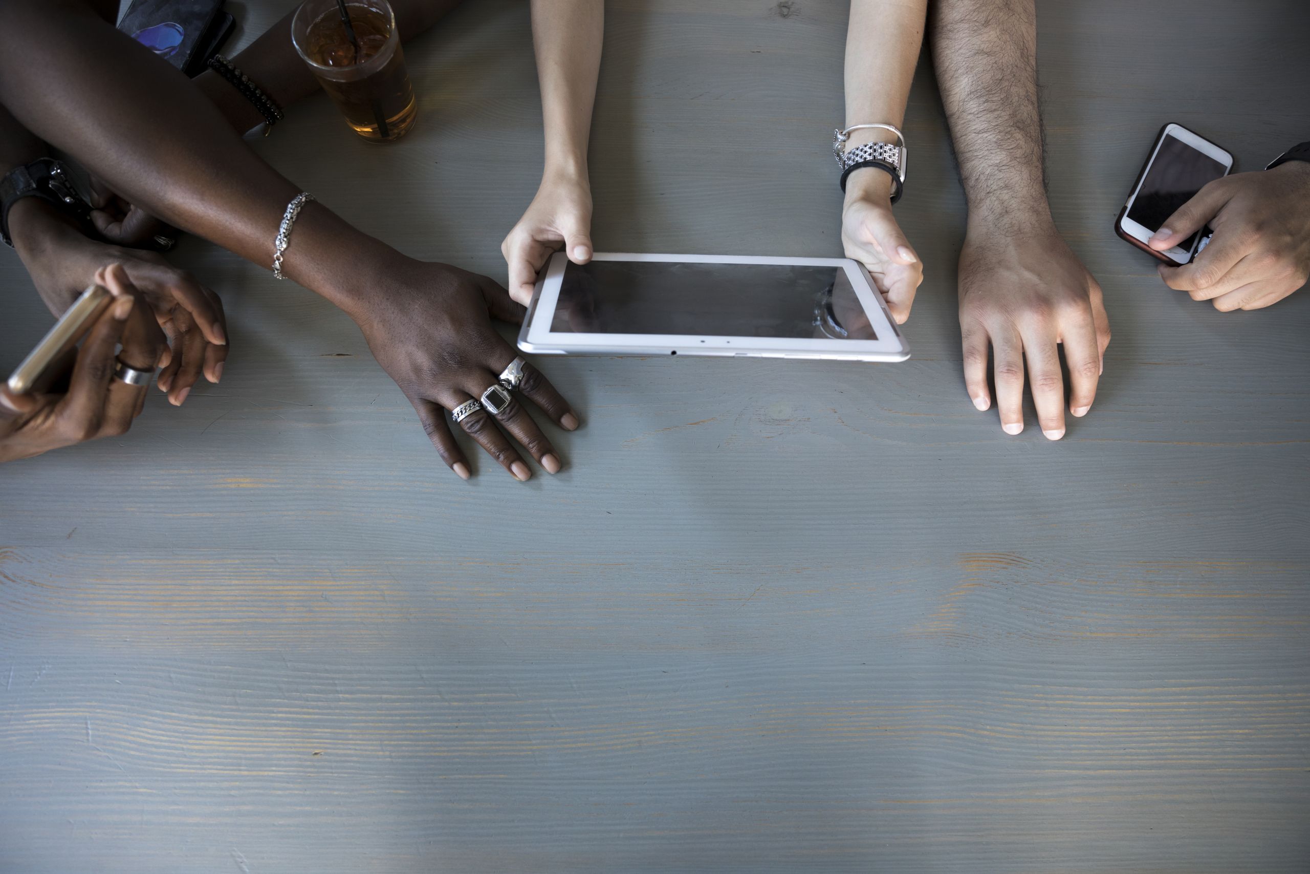 Desmontando el Algoritmo: La Ciberseguridad como Acto de Ciudadanía Digital.